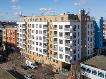 3 Bournemouth Road, Peckham, SE15 4BH 3 bed apartment to rent £2,750 pcm £635 pw