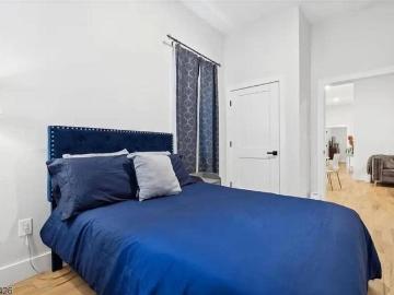 2 BR in Newark
