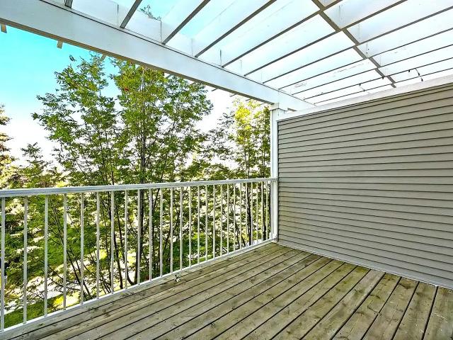 3 BR Townhouse Backing Onto Green Space — 3 Bedrooms Townhouse