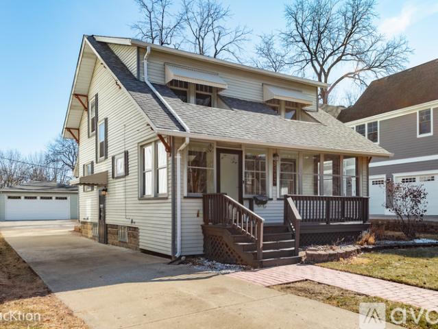 3 BR, 1.1 BA Apartment 5313 Lyman Avenue, Downers Grove, IL 60515