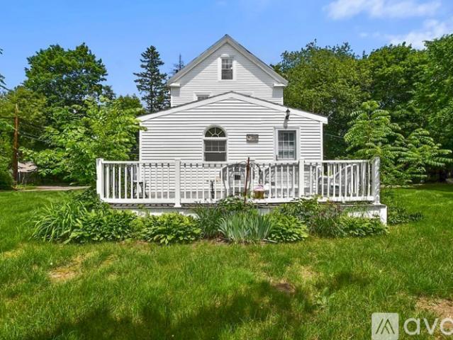 3 BR, 1.5 BA Apartment 3 Webster Ct, Woburn, MA 01801