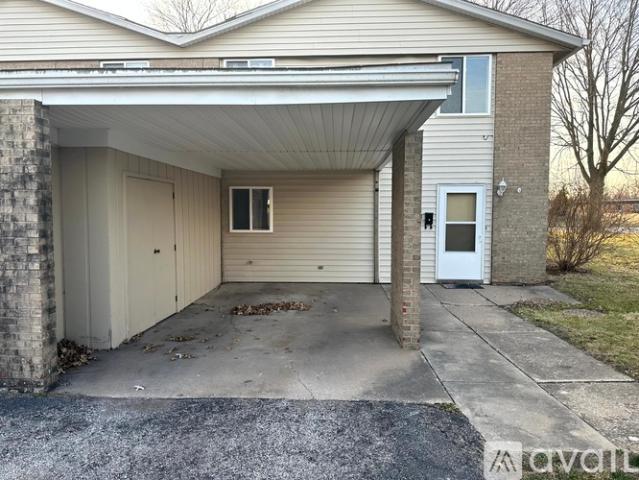 3 BR, 1.5 BA Apartment 3 Florentine Ct, Pekin, IL 61554