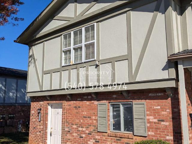 3 BR, 1.5 BA Apartment 3 Holly Court, Harrisonburg, VA 22801