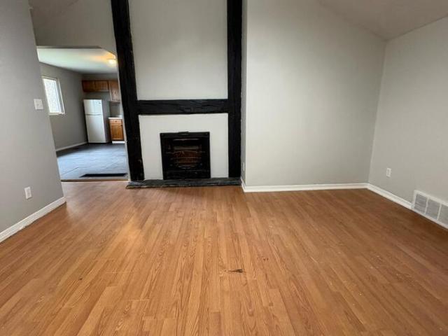 3 BR, 1.5 BA Apartment 1059 Felix Avenue, Windsor, ON N9C 3L4