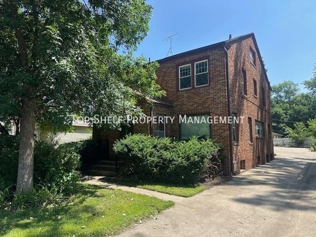3 BR, 1.5 BA Apartment 1065 42nd St, Des Moines, IA 50311
