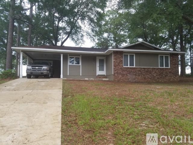 3 BR, 1.5 BA Apartment 107 Pinecrest Loop, Enterprise, AL 36330