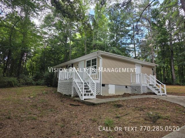 3 BR, 1.5 BA Apartment 101 Bowen Dr, Carrollton, GA 30117