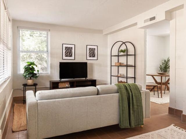 3 BR, 1.5 BA Apartment 1100 Washington Circle Unit B 1152, Atlanta, GA 30344