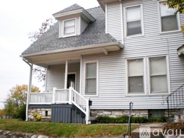 3 BR, 1.5 BA Apartment 1106 George St, Unit 1106, Alton, IL 62002