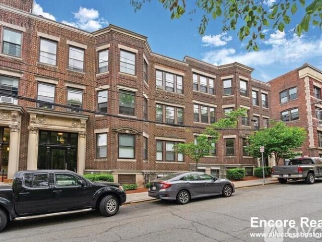 3 BR, 1.5 BA Apartment 11 Stearns Rd, Unit 4, Brookline, MA 02446