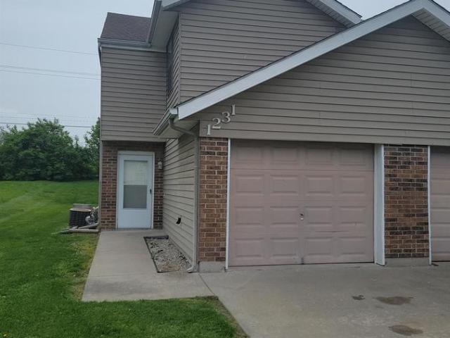 3 BR, 1.5 BA Apartment 1231 SE 8th St, Lee's Summit, MO 64063