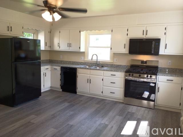 3 BR, 1.5 BA Apartment 12 B West Glenwood Drive, Camp Hill, PA 17011