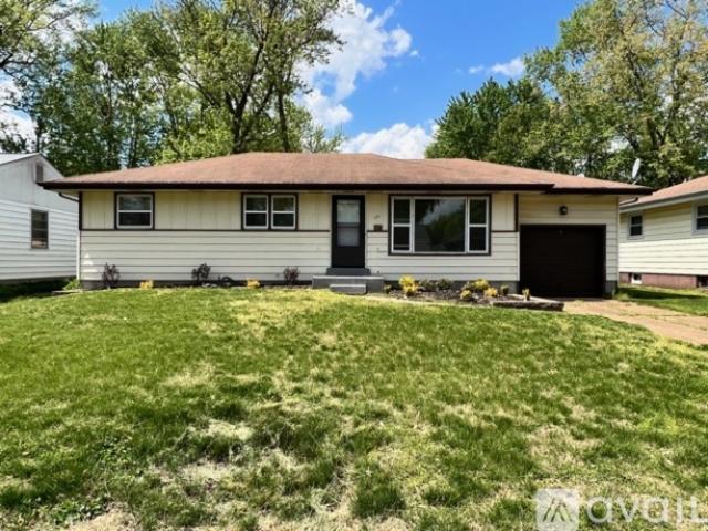 3 BR, 1.5 BA Apartment 135 Pompano Ln, Florissant, MO 63031