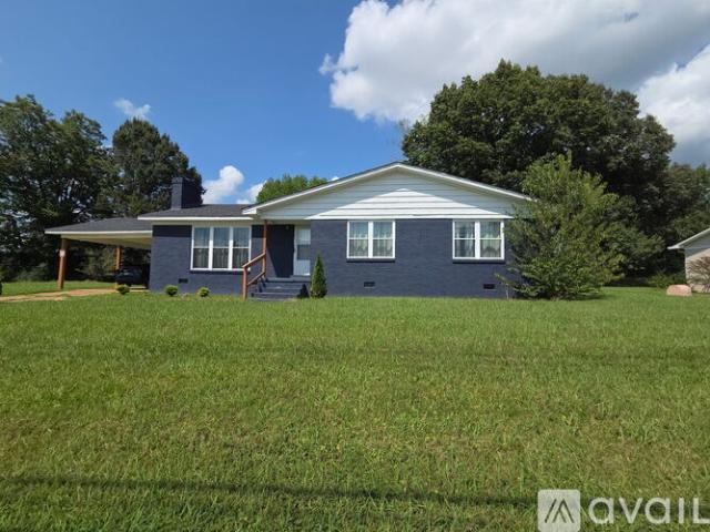 3 BR, 1.5 BA Apartment 1387 E Jefferson St, Brownsville, TN 38012