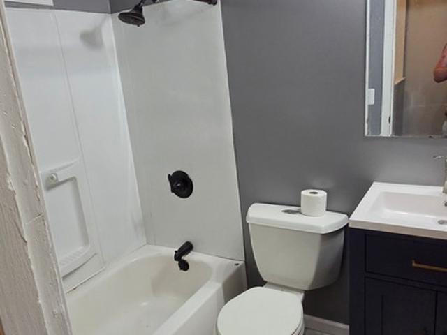 3 BR, 1.5 BA Apartment 1312 Greenfield Avenue, Unit B, Waukegan, IL 60085