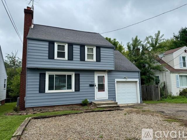 3 BR, 1.5 BA Apartment 1317 38th St NW, Canton, OH 44709