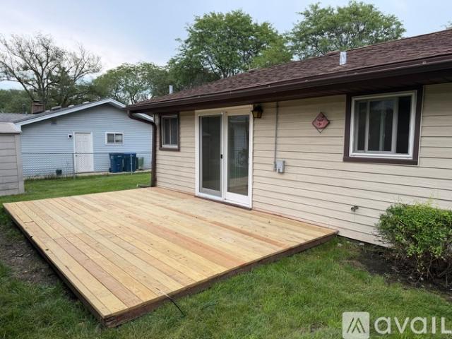 3 BR, 1.5 BA Apartment 1316 Norwell Lane, Schaumburg, IL 60193