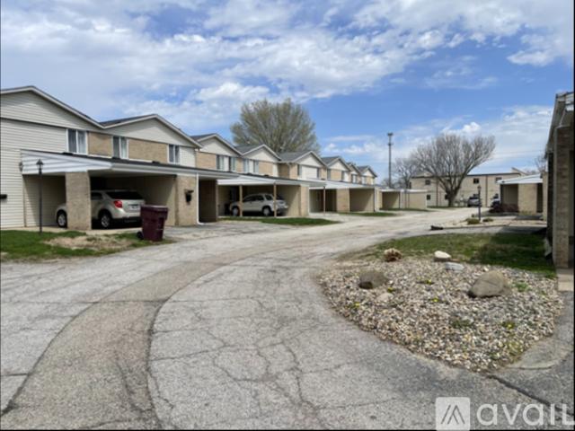3 BR, 1.5 BA Apartment 13 Florentine Ct, Pekin, IL 61554