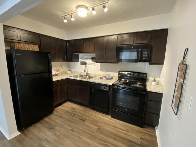 3 BR, 1.5 BA Apartment 147 Diplomat Court Unit 140 06, Beech Grove, IN 46107
