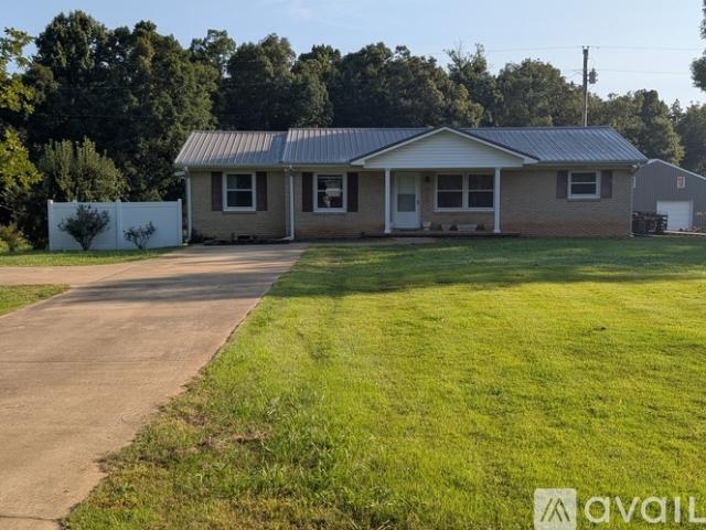 3 BR, 1.5 BA Apartment 1413 County Road 92, Rogersville, AL 35652