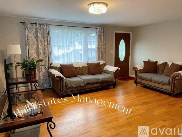 3 BR, 1.5 BA Apartment 14 Alden St, New Haven, CT 06512