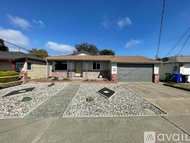 3 BR, 1.5 BA Apartment 15350 Dewey St, San Leandro, CA 94579