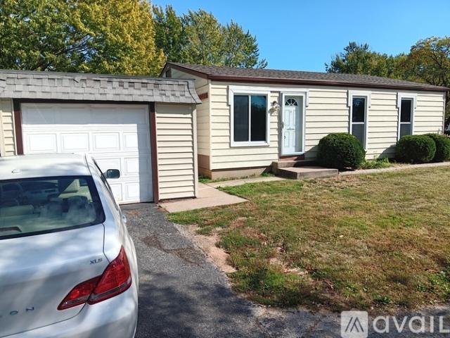 3 BR, 1.5 BA Apartment 15 Plum Tree Dr, St. Peters, MO 63376