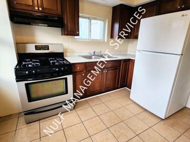 3 BR, 1.5 BA Apartment 1607 Arlington Avenue, Pittsburgh, PA 15210