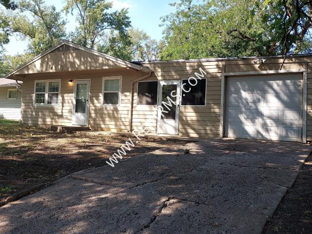 3 BR, 1.5 BA Apartment 1772 SE 29th Ter, Topeka, KS 66605