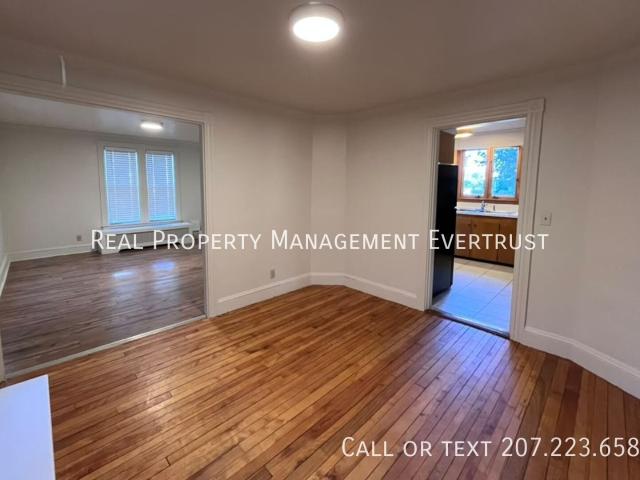3 BR, 1.5 BA Apartment 178 Whitney St, Auburn, ME 04210