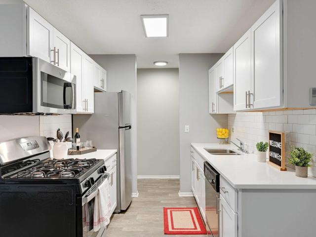 3 BR, 1.5 BA Apartment 18900 Stratford Road Unit 3 127, Minnetonka, MN 55345