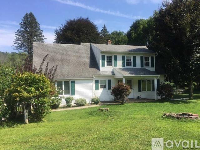 3 BR, 1.5 BA Apartment 183 State Farm Road, Voorheesville, NY 12186