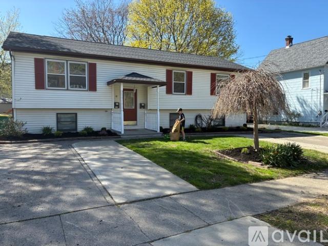 3 BR, 1.5 BA Apartment 18 Hunt Avenue, Hamburg, NY 14075