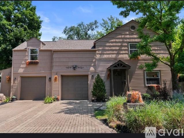 3 BR, 1.5 BA Apartment 1940 Riverside Dr, Columbus, OH 43221