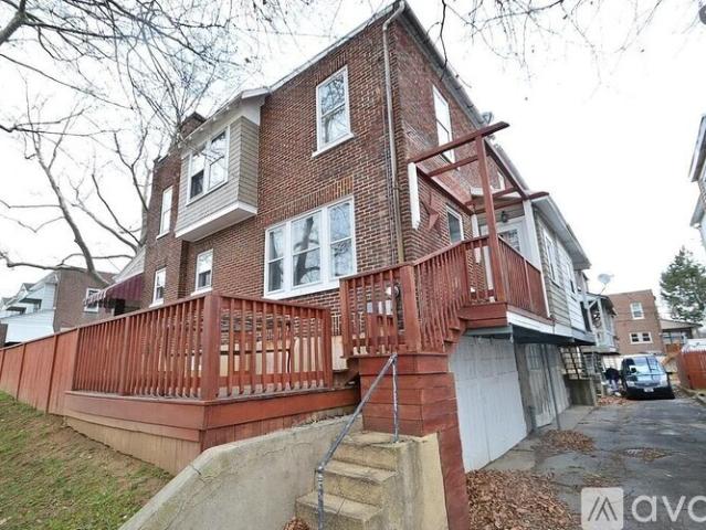 3 BR, 1.5 BA Apartment 1948 W Whitehall St, Allentown, PA 18104