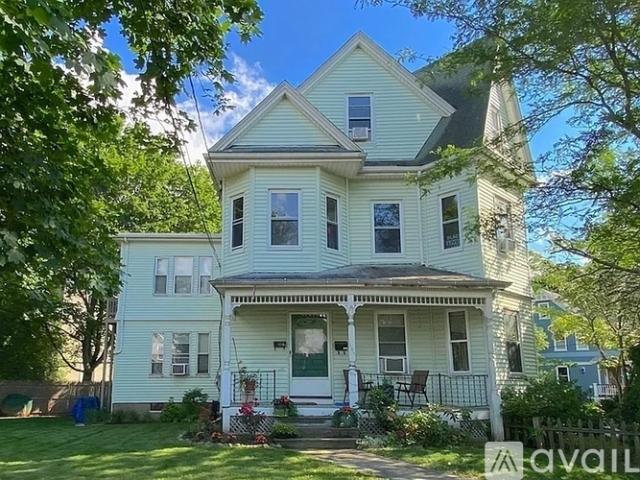 3 BR, 1.5 BA Apartment 192 Auburndale Avenue, Unit 2, Newton, MA 02466