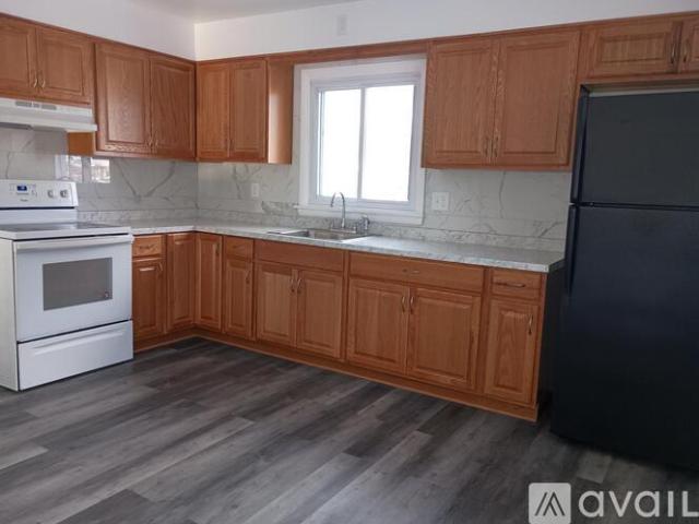 3 BR, 1.5 BA Apartment 1 A Saybrook Dr, Unit A, Latham, NY 12110