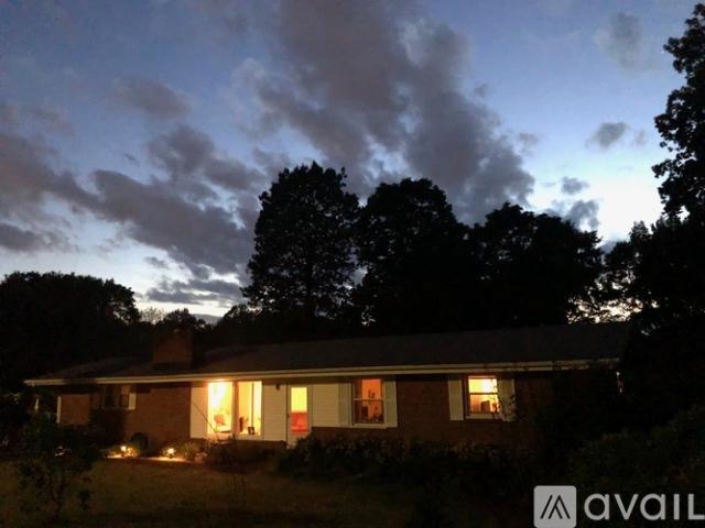 3 BR, 1.5 BA Apartment 200 Grandview Drive, Dickson, TN 37055
