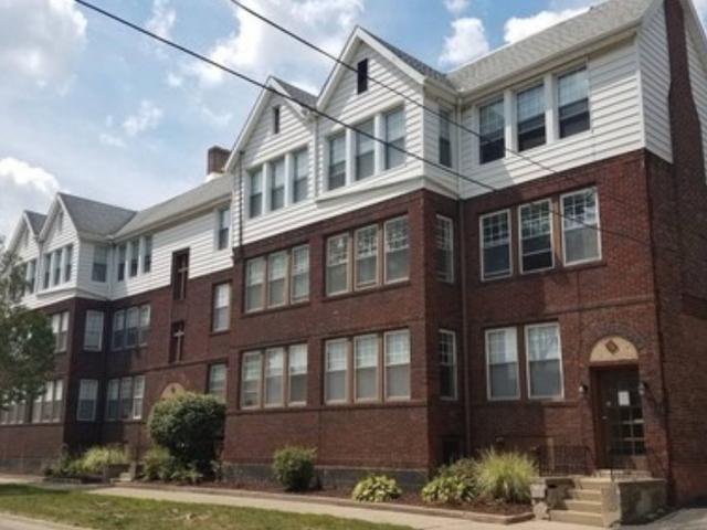 3 BR, 1.5 BA Apartment 200 Steward Avenue Unit 504 D B4, Jackson, MI 49201