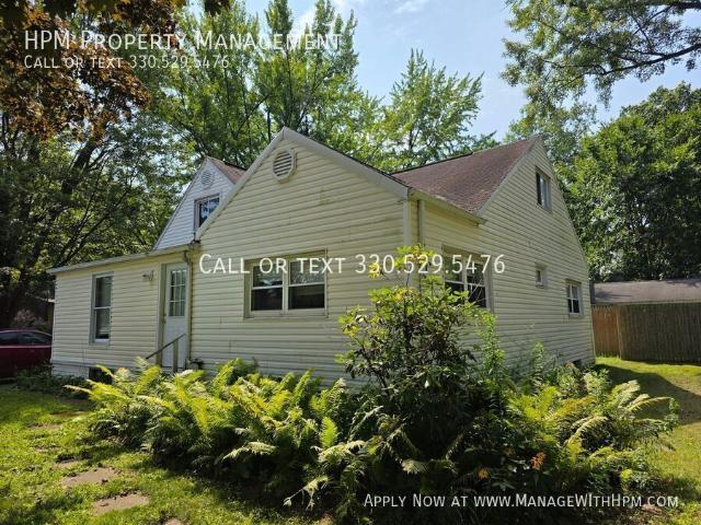 3 BR, 1.5 BA Apartment 2164 Penguin Ave, Akron, OH 44319