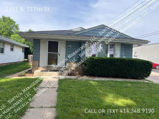 3 BR, 1.5 BA Apartment 2251 N. 117th St Wauwatosa, WI 53226
