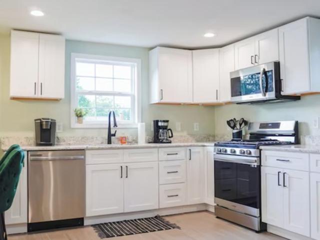 3 BR, 1.5 BA Apartment 228 Hastings Ave, Endwell, NY 13760