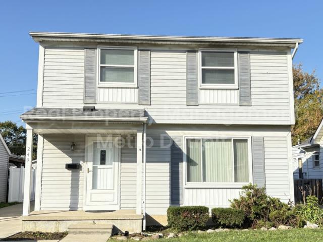 3 BR, 1.5 BA Apartment 245 N Bywood Ave, Clawson, MI 48017