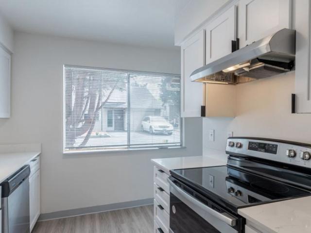 3 BR, 1.5 BA Apartment 2478 Rossiter Lane Unit 2611 8, Vancouver, WA 98661
