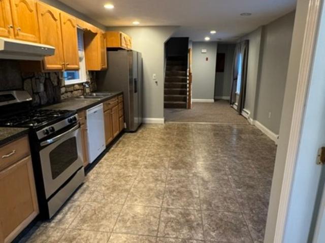 3 BR, 1.5 BA Apartment 308 Essex Street, Unit 2, Beverly, MA 01915