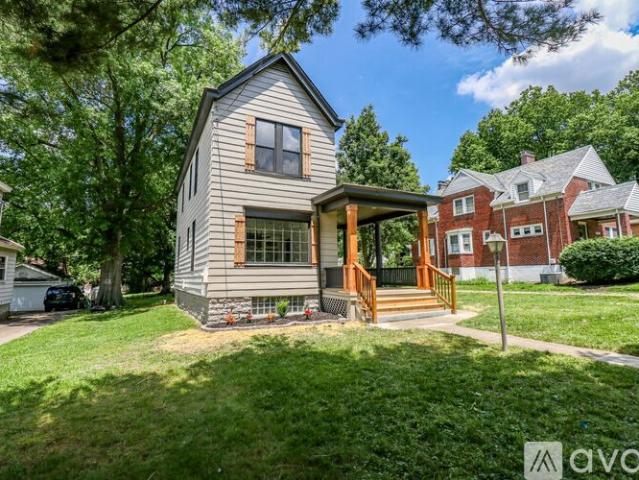 3 BR, 1.5 BA Apartment 3020 Daytona Avenue, Cincinnati, OH 45211