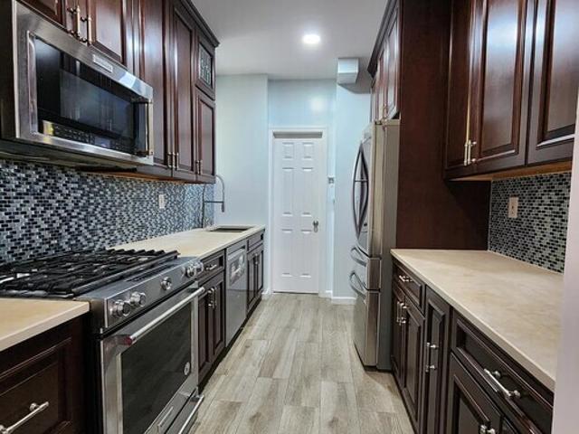 3 BR, 1.5 BA Apartment 317 E 201st St, Unit 1, Bronx County, NY 10458