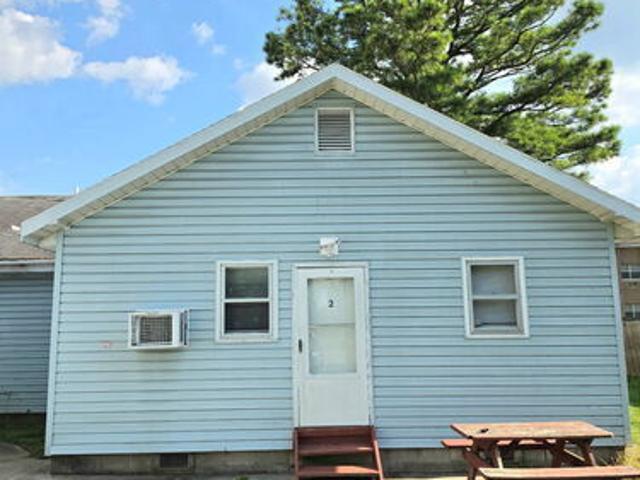 3 BR, 1.5 BA Apartment 319 E College St, Unit 3, Carbondale, IL 62901