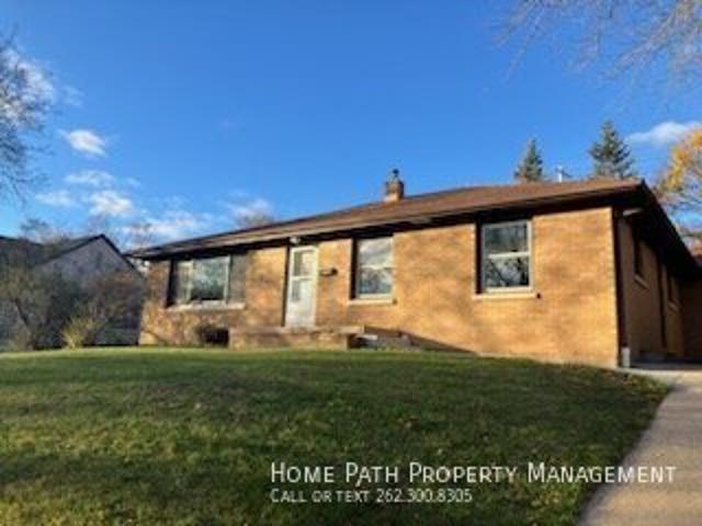 3 BR, 1.5 BA Apartment 310 Oxford Rd, Waukesha, WI 53186