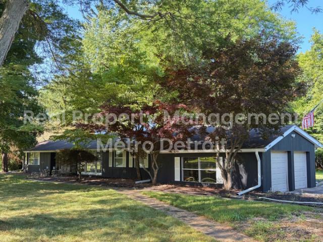 3 BR, 1.5 BA Apartment 32505 Bellvine Trail, Beverly Hills, MI 48025